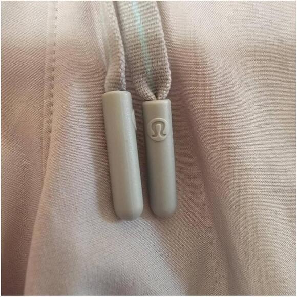 Lululemon Spring Break Away Short *4-way Stretch 3"
Light Chrome color Size 4 - Picture 11 of 15